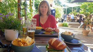 Hier lekkere vegan burgers at RADION - Maybe closed in Amsterdam