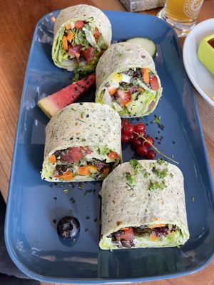 Spinat-Wrap mit Hummus  at Tafelwerk Speiselokal in Goehren