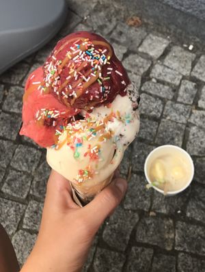 Kleines Kunstwerk at Green Scoop Vegan in Berlin