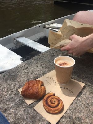 takeaway breakfast at a Gracht at Margo's Amsterdam - Jordaan in Amsterdam