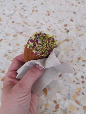 Rose infused iced Madeleine at Margo's Amsterdam - Jordaan in Amsterdam