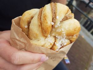 Tahini Bun - hervorragend at Margo's Amsterdam - Jordaan in Amsterdam