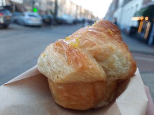 I can definitely recommend this orange pastry at Margo's Amsterdam - Jordaan in Amsterdam