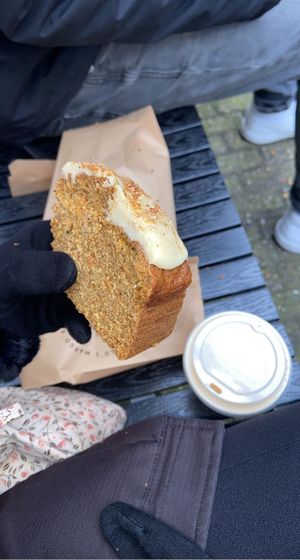 Chai Spiced carrot cake and gingerbread latte at Margo's Amsterdam - Jordaan in Amsterdam