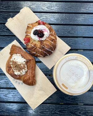 Apple pie danish & berries and vanilla  at Margo's Amsterdam - Jordaan in Amsterdam