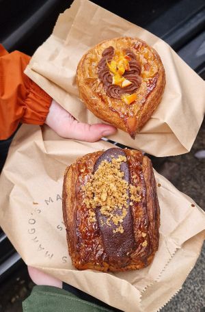Chocolate orange Danish and chocolate hazelnut croissant(?) #Veganuary at Margo's Amsterdam - Jordaan in Amsterdam