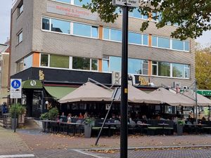 Large outdoor seating area at Het Hart in Vlaardingen