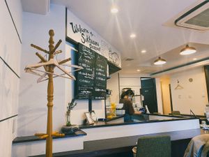 Lunch menu  at Unique (V) Pizzeria SUKHASANA in Osaka