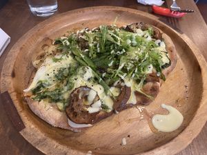 Pizza  at Unique (V) Pizzeria SUKHASANA in Osaka