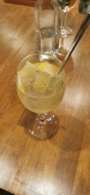 White sangria at Unique (V) Pizzeria SUKHASANA in Osaka
