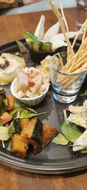 Starter plate at Unique (V) Pizzeria SUKHASANA in Osaka