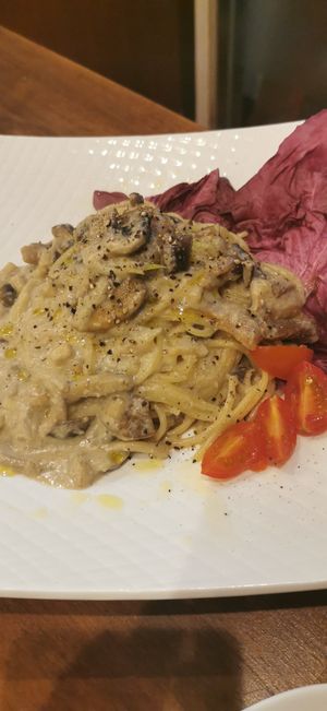 Pasta at Unique (V) Pizzeria SUKHASANA in Osaka