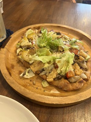 Seasonal veggie pizza   at Unique (V) Pizzeria SUKHASANA in Osaka