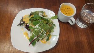  at Unique (V) Pizzeria SUKHASANA in Osaka