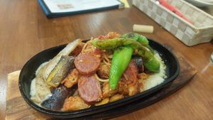  at Unique (V) Pizzeria SUKHASANA in Osaka