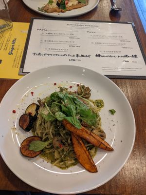  at Unique (V) Pizzeria SUKHASANA in Osaka