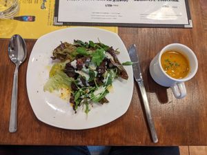  at Unique (V) Pizzeria SUKHASANA in Osaka