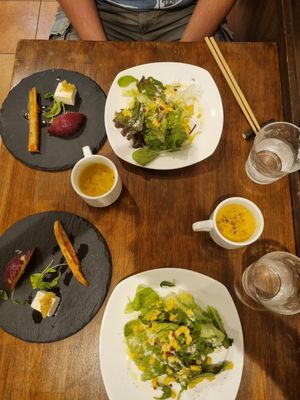  at Unique (V) Pizzeria SUKHASANA in Osaka