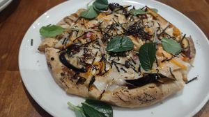  at Unique (V) Pizzeria SUKHASANA in Osaka