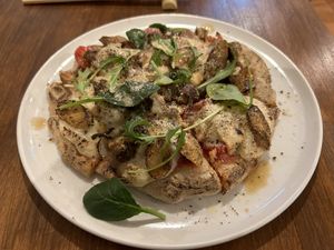 The pizza with ‘sausage’ and tempeh  at Unique (V) Pizzeria SUKHASANA in Osaka