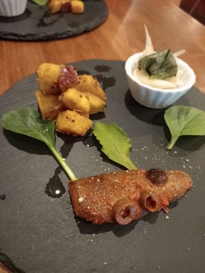  at Unique (V) Pizzeria SUKHASANA in Osaka