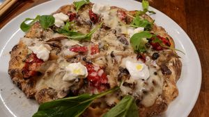  at Unique (V) Pizzeria SUKHASANA in Osaka