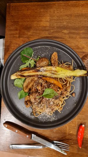  at Unique (V) Pizzeria SUKHASANA in Osaka