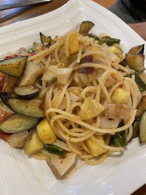 Spaghetti aglio e olio with seasonal vegetables   at Unique (V) Pizzeria SUKHASANA in Osaka