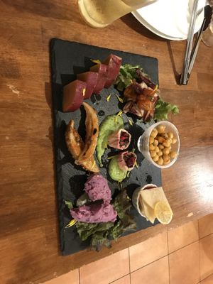 The starter. So many different funky elements. Was really fun  at Unique (V) Pizzeria SUKHASANA in Osaka