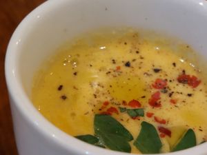  at Unique (V) Pizzeria SUKHASANA in Osaka