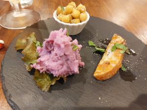  at Unique (V) Pizzeria SUKHASANA in Osaka