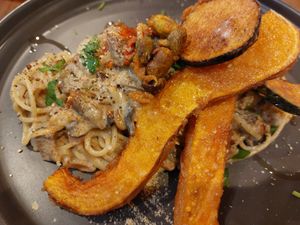  at Unique (V) Pizzeria SUKHASANA in Osaka