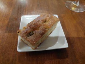 Focaccia for a starter at Unique (V) Pizzeria SUKHASANA in Osaka