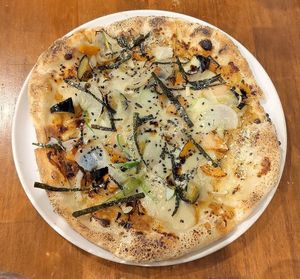 Miso Pizza with Seaweed & Vegetables at Unique (V) Pizzeria SUKHASANA in Osaka