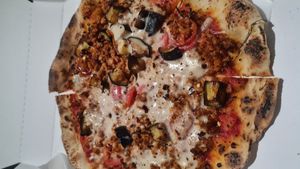  at Unique (V) Pizzeria SUKHASANA in Osaka