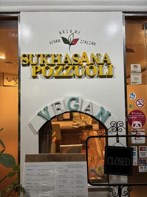   at Unique (V) Pizzeria SUKHASANA in Osaka