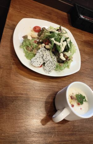  at Unique (V) Pizzeria SUKHASANA in Osaka