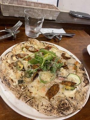 Pizzaaaaaaa (can’t remember the exact name but it was the one with Tofu ricotta, seasonal veg and cheese)  at Unique (V) Pizzeria SUKHASANA in Osaka