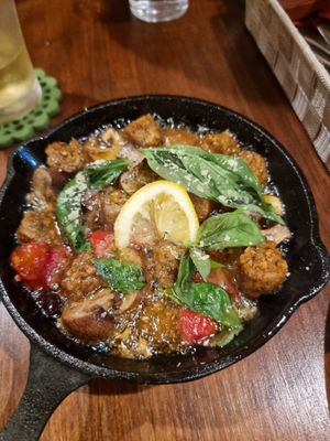  at Unique (V) Pizzeria SUKHASANA in Osaka