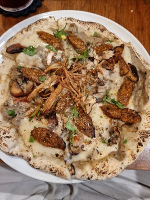  at Unique (V) Pizzeria SUKHASANA in Osaka