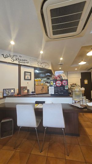 Inside at Unique (V) Pizzeria SUKHASANA in Osaka