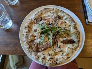  at Unique (V) Pizzeria SUKHASANA in Osaka