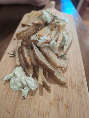 Fries at Unique (V) Pizzeria SUKHASANA in Osaka