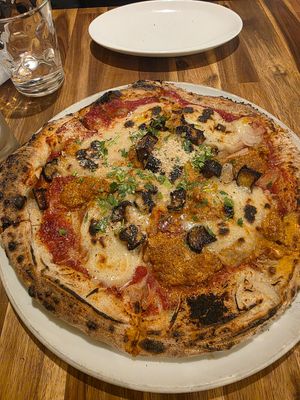  at Unique (V) Pizzeria SUKHASANA in Osaka