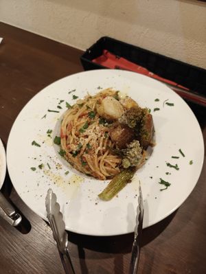  at Unique (V) Pizzeria SUKHASANA in Osaka