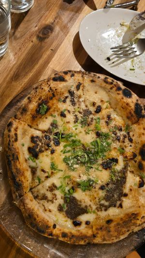  at Unique (V) Pizzeria SUKHASANA in Osaka