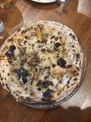   at Unique (V) Pizzeria SUKHASANA in Osaka