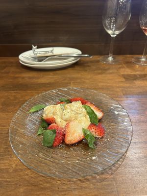   at Unique (V) Pizzeria SUKHASANA in Osaka