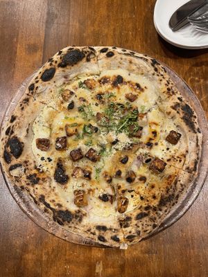   at Unique (V) Pizzeria SUKHASANA in Osaka