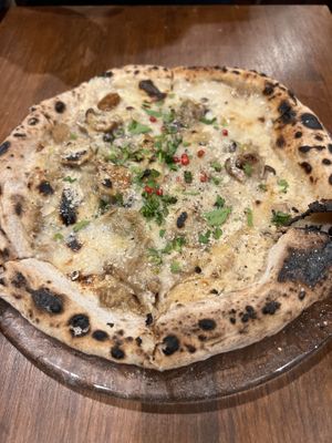   at Unique (V) Pizzeria SUKHASANA in Osaka